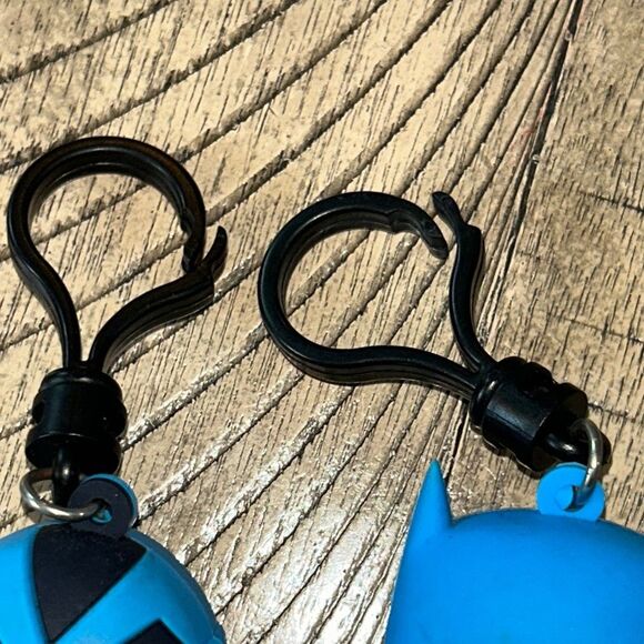 DC Baby and boy bat 🦇 Superhero 🦸 book 📖 bag clips. Also Keychain hook 🪝 - Picture 9 of 17